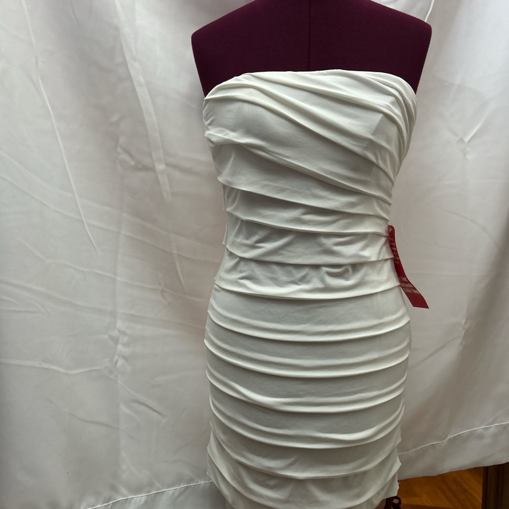 Elegant White Strapless Dress